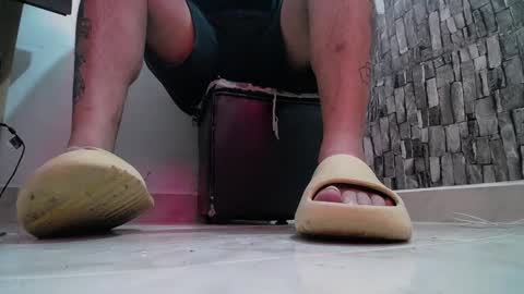 Snapshot of srfindomfeet_ chatting on December 21, 6:02 pm sr master cum its my old account online show from December 21, 6:02 pm