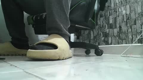 Snapshot of srfindomfeet_ chatting on September 10, 2:21 am sr master cum its my old account online show from September 10, 2:21 am