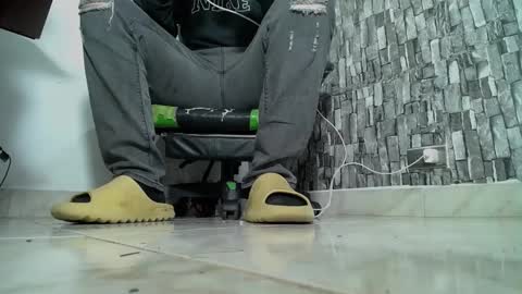 Snapshot of srfindomfeet_ chatting on January 16, 1:58 am sr master cum its my old account online show from January 16, 1:58 am