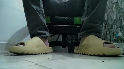 Snapshot of srfindomfeet_ chatting on January 20, 1:07 am sr master cum its my old account online show from January 20, 1:07 am