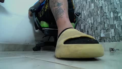 Snapshot of srfindomfeet_ chatting on March 9, 2:39 am sr master cum its my old account online show from March 9, 2:39 am