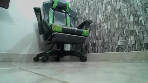 Snapshot of srfindomfeet_ chatting on March 3, 3:06 am sr master cum its my old account online show from March 3, 3:06 am