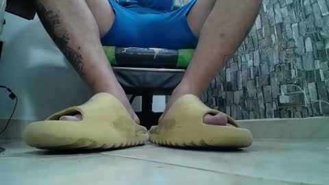 Snapshot of srfindomfeet_ chatting on March 1, 2:37 am sr master cum its my old account online show from March 1, 2:37 am
