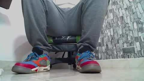 Snapshot of srfindomfeet_ chatting on January 28, 2:21 pm sr master cum its my old account online show from January 28, 2:21 pm