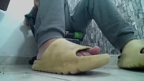 Snapshot of srfindomfeet_ chatting on March 5, 11:06 am sr master cum its my old account online show from March 5, 11:06 am