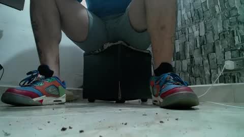 Snapshot of srfindomfeet_ chatting on December 15, 3:02 am sr master cum its my old account online show from December 15, 3:02 am
