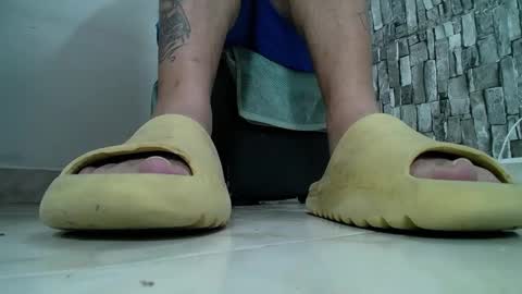 Snapshot of srfindomfeet_ chatting on December 2, 10:10 pm sr master cum its my old account online show from December 2, 10:10 pm