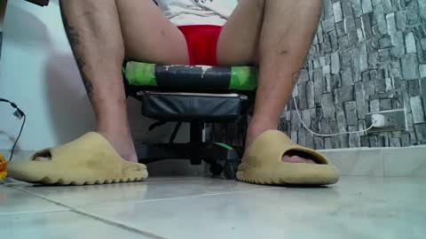 Snapshot of srfindomfeet_ chatting on February 9, 4:18 pm sr master cum its my old account online show from February 9, 4:18 pm