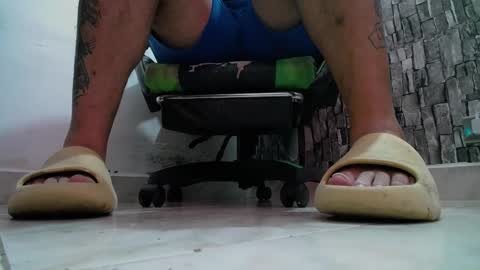 Snapshot of srfindomfeet_ chatting on February 26, 6:21 pm sr master cum its my old account online show from February 26, 6:21 pm