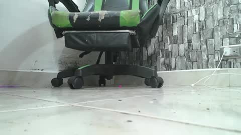 Snapshot of srfindomfeet_ chatting on September 27, 1:58 am sr master cum its my old account online show from September 27, 1:58 am