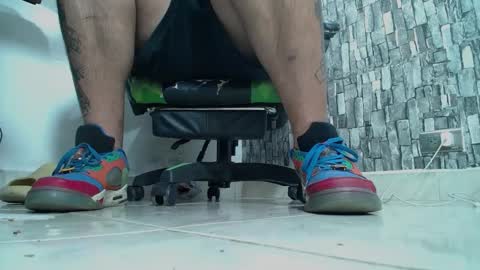 Snapshot of srfindomfeet_ chatting on January 30, 11:13 pm sr master cum its my old account online show from January 30, 11:13 pm