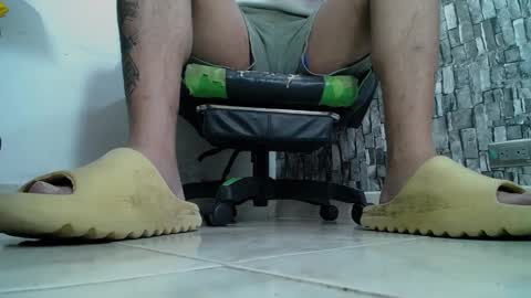 Snapshot of srfindomfeet_ chatting on January 20, 6:21 pm sr master cum its my old account online show from January 20, 6:21 pm