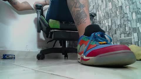 Snapshot of srfindomfeet_ chatting on January 25, 7:18 pm sr master cum its my old account online show from January 25, 7:18 pm