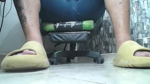 Snapshot of srfindomfeet_ chatting on September 13, 6:14 am sr master cum its my old account online show from September 13, 6:14 am