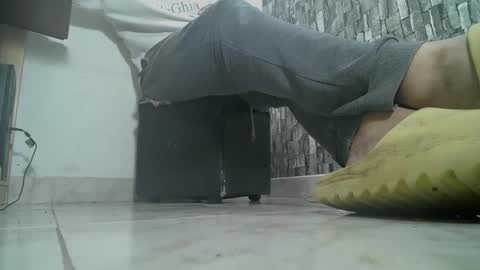 Snapshot of srfindomfeet_ chatting on December 30, 9:50 pm sr master cum its my old account online show from December 30, 9:50 pm
