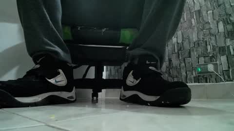 Snapshot of srfindomfeet_ chatting on January 7, 12:45 am sr master cum its my old account online show from January 7, 12:45 am