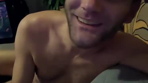 Snapshot of stenlyvrbich chatting on March 11, 1:16 am lee online show from March 11, 1:16 am