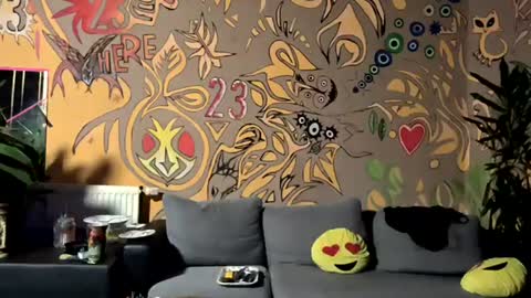 Snapshot of stenlyvrbich chatting on February 23, 1:53 am lee online show from February 23, 1:53 am