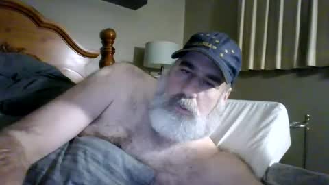 Snapshot of straightbear4you chatting on October 20, 10:19 am Straightbear4you online show from October 20, 10:19 am