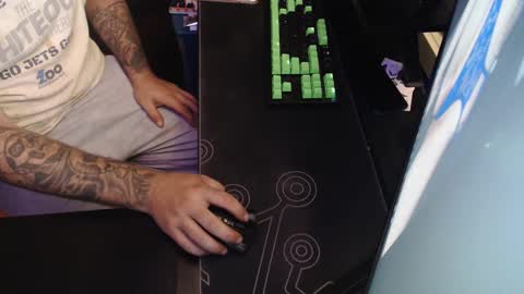 stud69861714 online show from September 19, 7:09 am