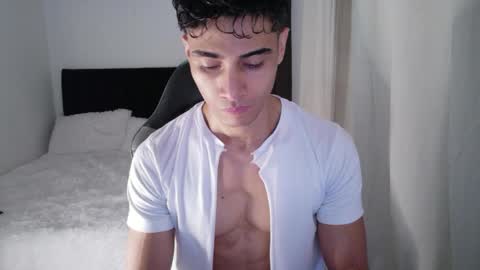 stylish man online show from April 8, 2:04 pm