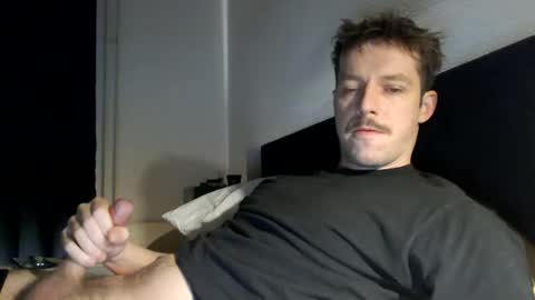 superkleber2 online show from November 15, 7:10 am