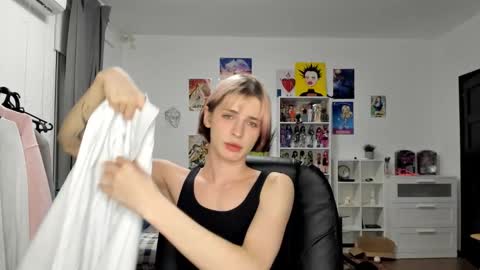 kira online show from March 15, 7:09 pm