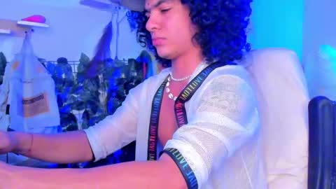 Snapshot of sweet_vond chatting on January 18, 6:43 pm Steven independent model online show from January 18, 6:43 pm