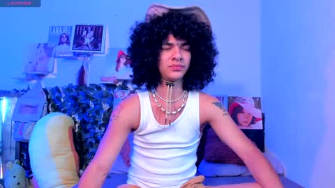 Snapshot of sweet_vond chatting on December 13, 4:05 pm Steven independent model online show from December 13, 4:05 pm
