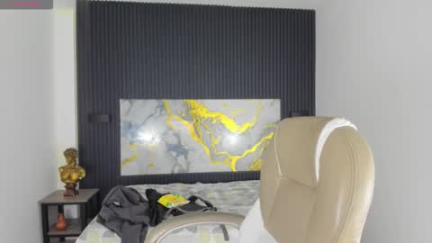 sylasfrost online show from December 3, 8:59 pm