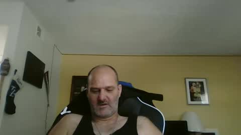 takerlover436295 online show from May 6, 10:54 pm