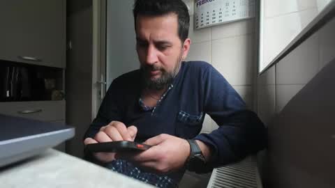 Snapshot of tarkan198 chatting on February 5, 10:19 am tarkan198 online show from February 5, 10:19 am