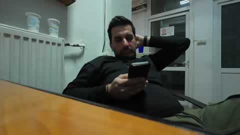 Snapshot of tarkan198 chatting on February 12, 7:02 pm tarkan198 online show from February 12, 7:02 pm