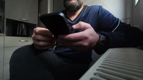 Snapshot of tarkan198 chatting on February 10, 6:09 am tarkan198 online show from February 10, 6:09 am