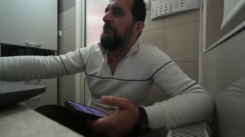 Snapshot of tarkan198 chatting on February 7, 6:13 pm tarkan198 online show from February 7, 6:13 pm