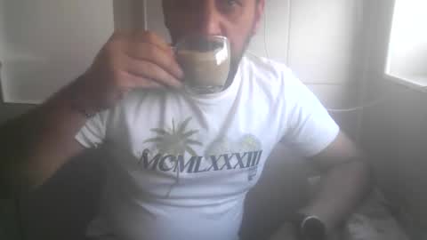 Snapshot of tarkan198 chatting on January 17, 11:49 am tarkan198 online show from January 17, 11:49 am