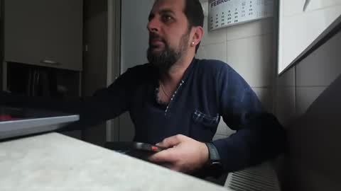 Snapshot of tarkan198 chatting on February 3, 10:36 am tarkan198 online show from February 3, 10:36 am
