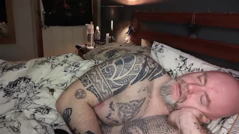 Snapshot of tattooeddilf01 chatting on December 8, 5:39 am Tattooeddilf 01 online show from December 8, 5:39 am