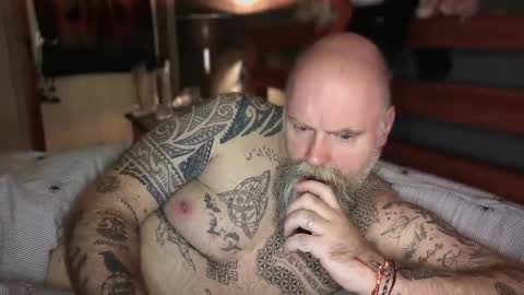 Tattooeddilf 01 online show from December 5, 11:12 pm