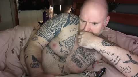 Snapshot of tattooeddilf01 chatting on December 25, 10:48 pm Tattooeddilf 01 online show from December 25, 10:48 pm