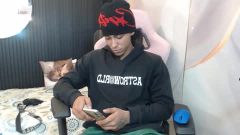 Taylor online show from April 18, 2:02 am