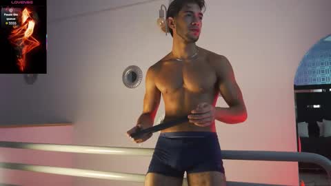 taylorsmiths_ online show from January 17, 4:26 am