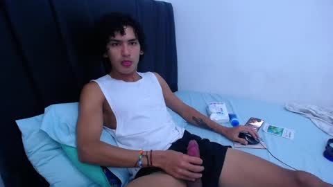 Snapshot of tayronx33 chatting on February 1, 4:22 pm Tayron online show from February 1, 4:22 pm