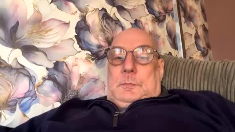 Snapshot of tebb61 chatting on September 24, 4:38 pm Mark online show from September 24, 4:38 pm