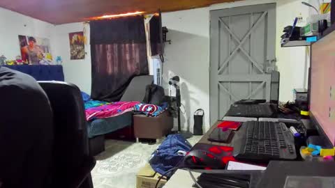 teoyes_ online show from November 15, 5:15 pm