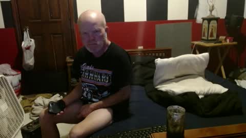 Snapshot of terdy2366 chatting on December 6, 6:26 am terdy2366 online show from December 6, 6:26 am