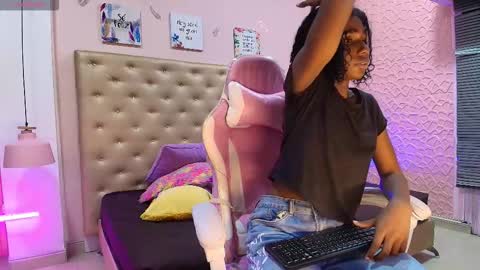 teylor_lovee online show from December 16, 3:57 am