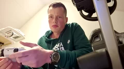 Dennis online show from December 22, 10:18 pm