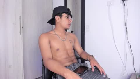 Snapshot of the_weed_guys chatting on September 29, 6:34 am Danny online show from September 29, 6:34 am