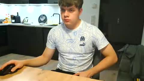 thecuteguy144949 online show from November 3, 8:32 pm